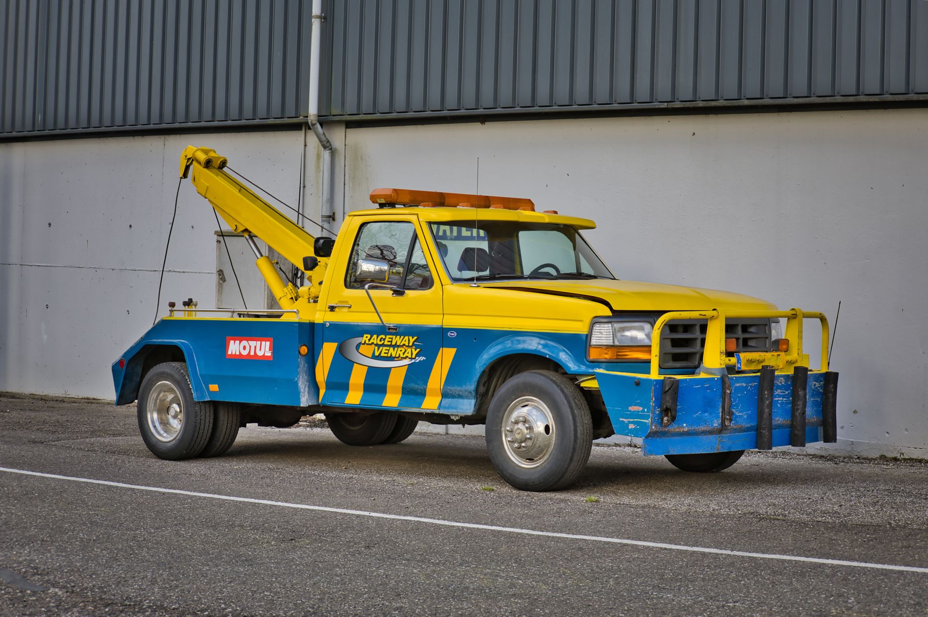Remorquage voiture équipe à Grigny